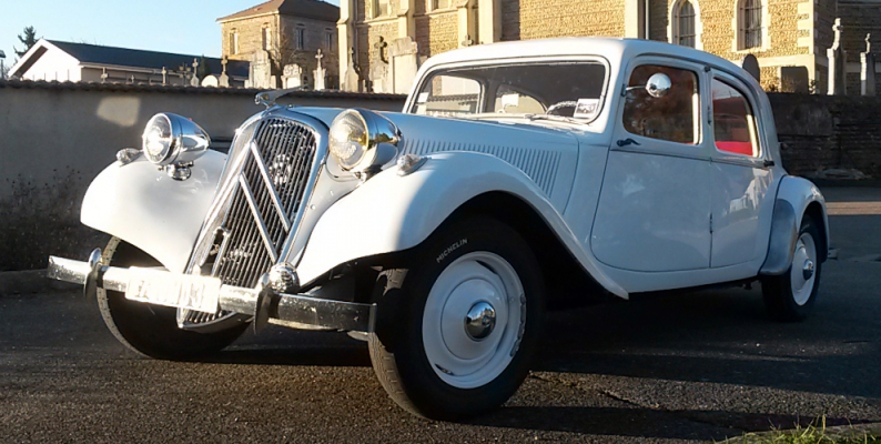 Location mariage voiture ancienne Traction Citroën blanche Isère Grenoble Bourgoin Romans Rhône-Alpes Chambéry Lyon Valence